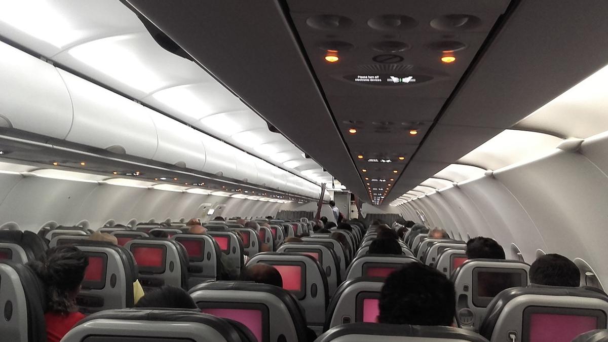 Airbus A320, салон Airbus A320, салон