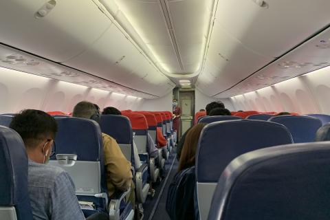 Эксперты советуют: как бороться с тревогой при полёте и выбрать место в салоне самолёта