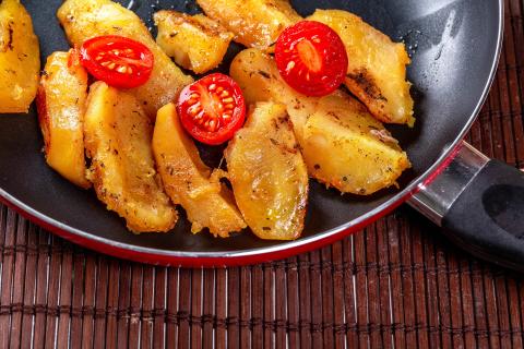 Картофель Айдахо в духовке получается с тонкой хрустящей корочкой