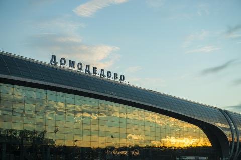 Таксистов в аэропортах Шереметьево и Домодедово начнут штрафовать за нарушение правил посадки