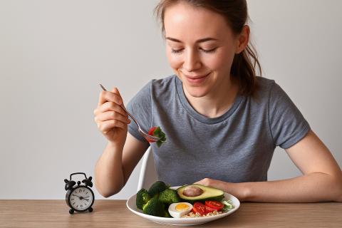 Диетолог Мария Титова: важно подсчитывать калории и макронутриенты в рецептах для похудения