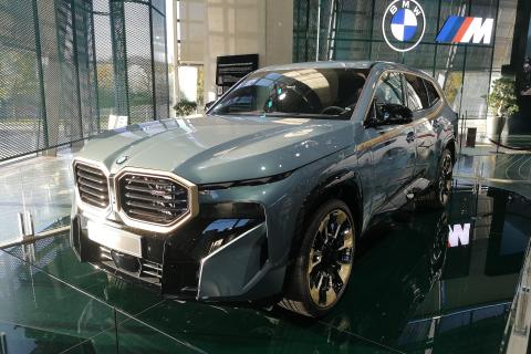 BMW с откидными номерами заметили в Крыму