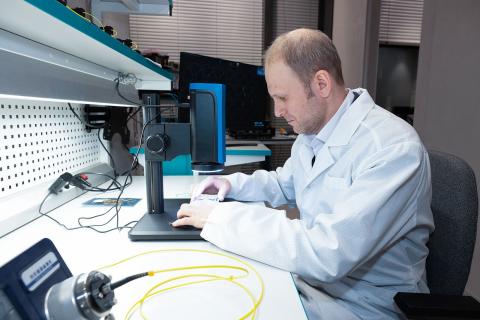 Кристалл времени впервые удалось увидеть под микроскопом и без него — работа учёных США