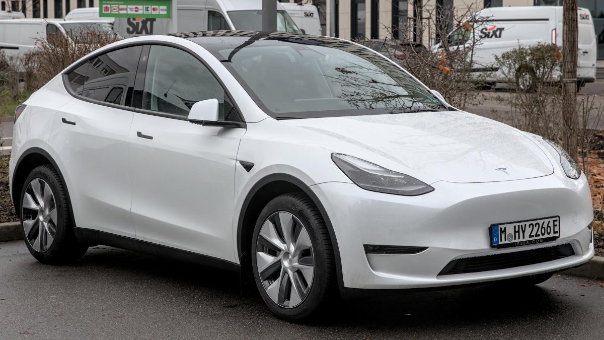 Tesla Model Y 1X7A6211