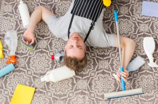 За холодильником и крупной техникой можно не убирать постоянно — клинеры