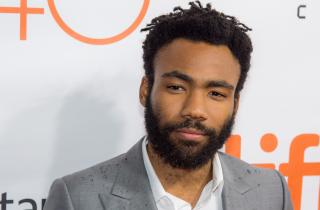 Дональд Гловер подтвердил перенесённый инсульт во время тура 2024 года — Billboard