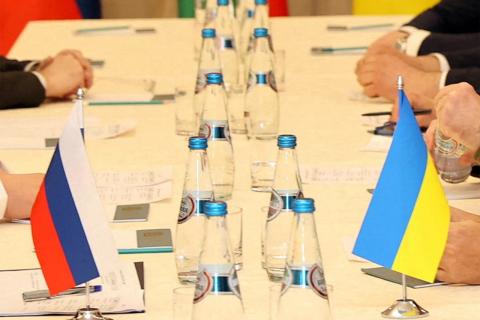 Трёхстороннюю встречу по Украине перенесли: когда состоится?