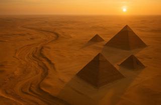 Смелые фото у пирамиды: египтяне не оценили идею — вот, что ждет туристов после такого