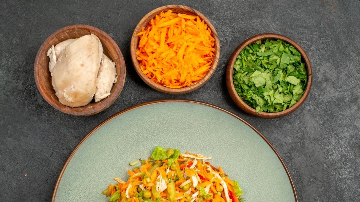 салат с морковью и курицей