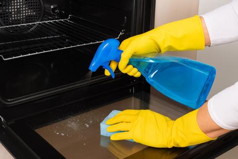 Научилась разделять губки и тряпки по назначению — и что изменилось в уборке