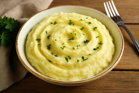Пюре из картофеля и кабачков получается нежным и полезным