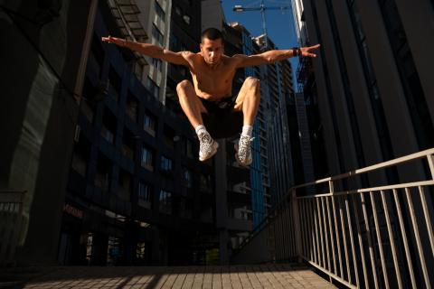 Утренняя тренировка улучшает настроение — Келли Макгонигал, тренер