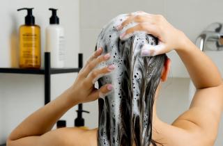 Щепотка соли в шампуне продлевает свежесть волос на неделю — Souhvězdí