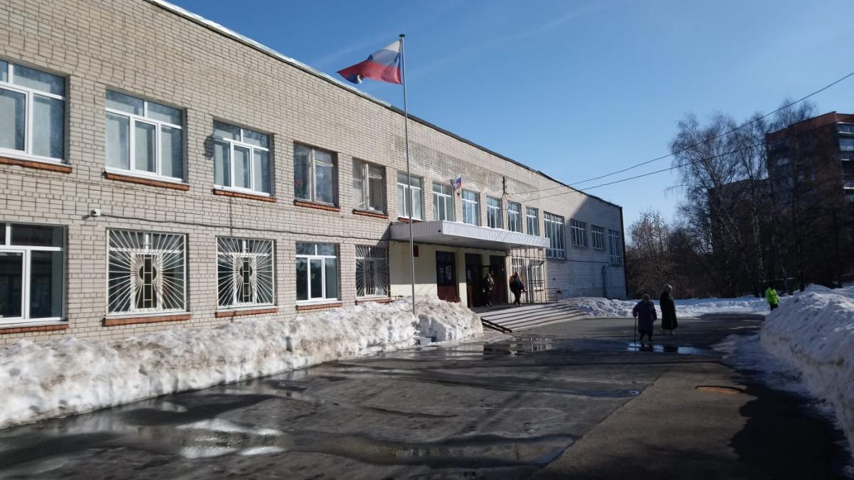 Флаг у школы Флаг у школы