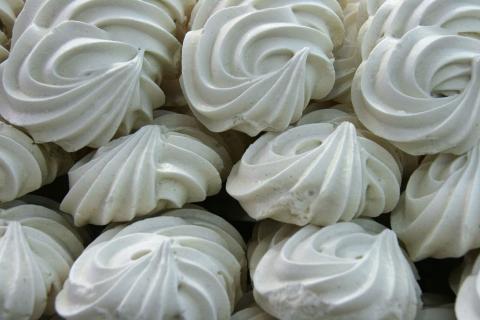 Безе с белым шоколадом украсит рождественский стол — Medium.cz